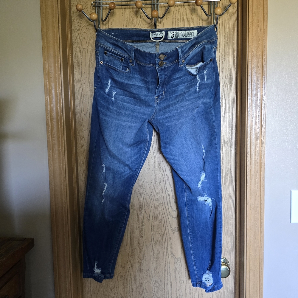 Indigo Rein distressed ankle jeans. Size 15.